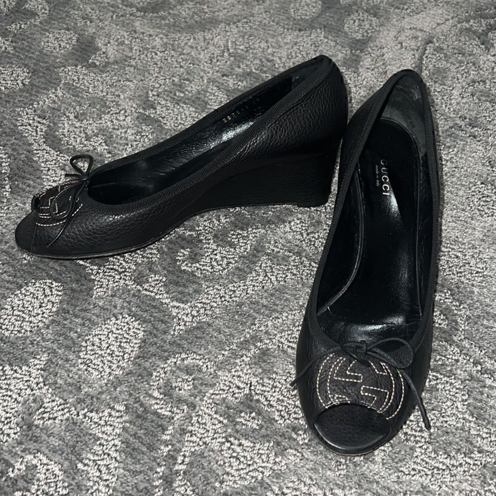 •Gucci•  ​ - Picture 4 of 10